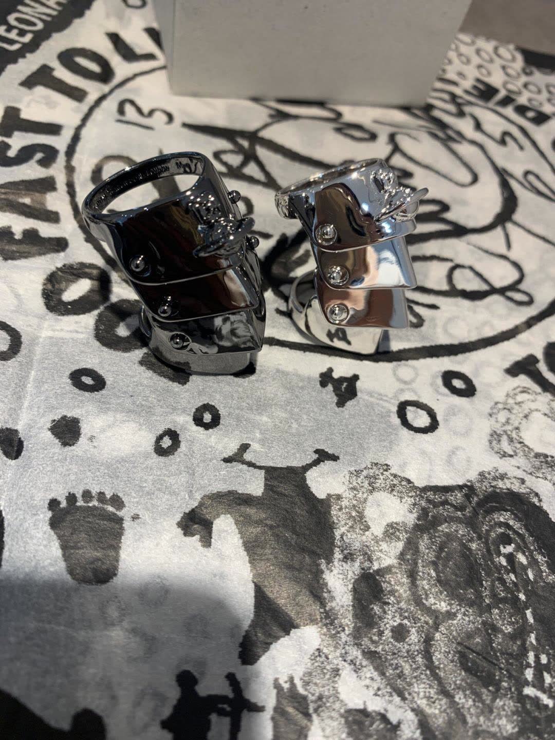 Vivienne Westwood Ring - Black and Silver